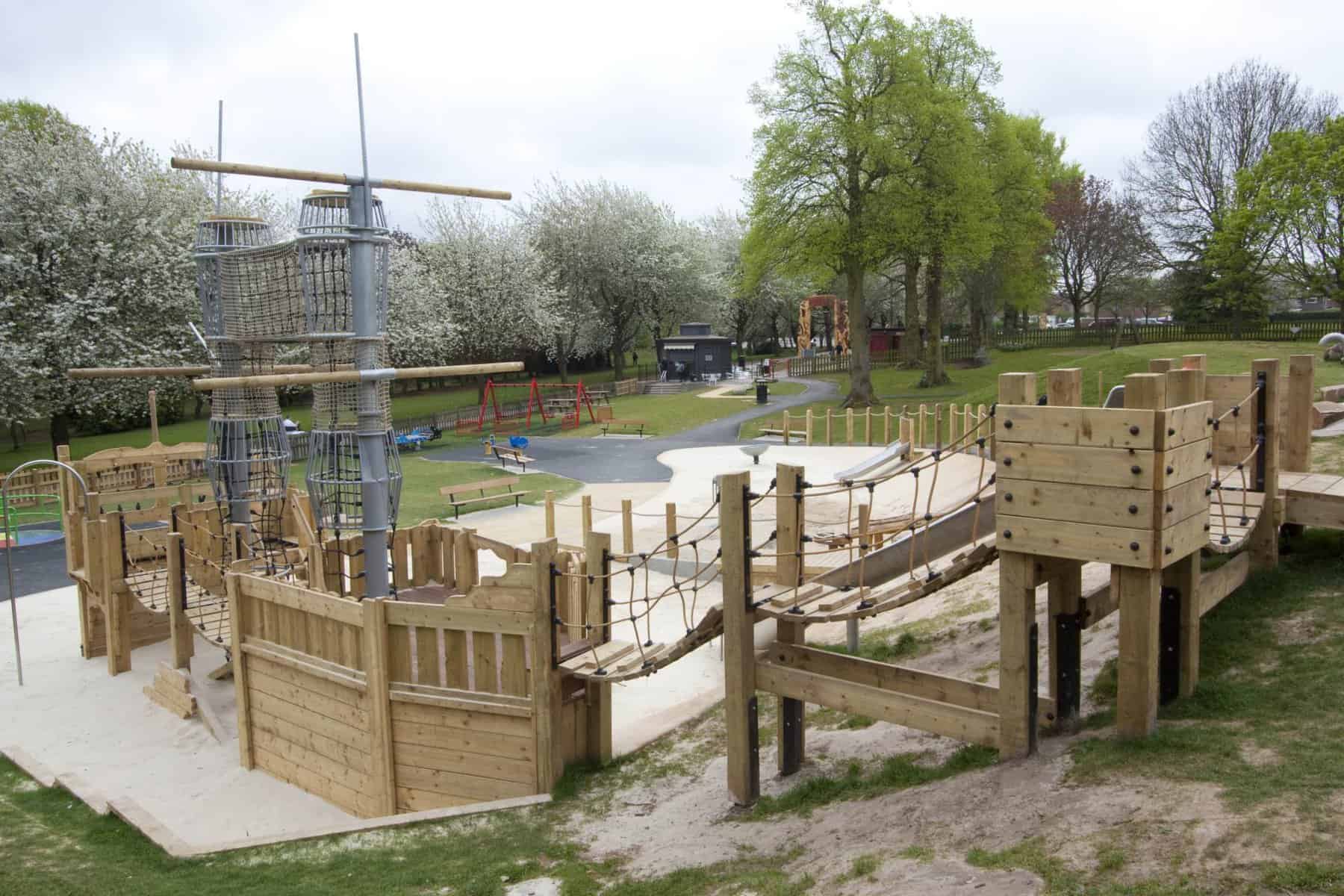 Playgrounds, play parks and play areas with a Sand pit freeparks.co.uk