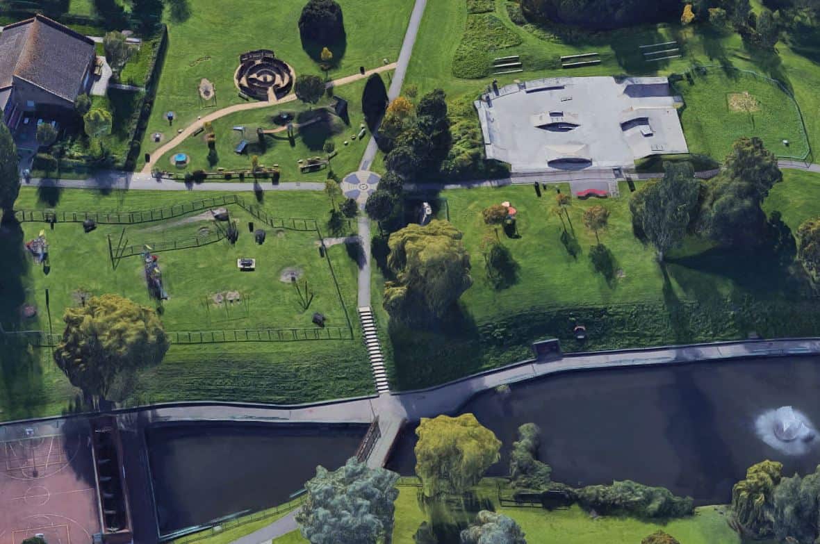 Aberford Park Play Area, Borehamwood, Hertfordshire freeparks.co.uk