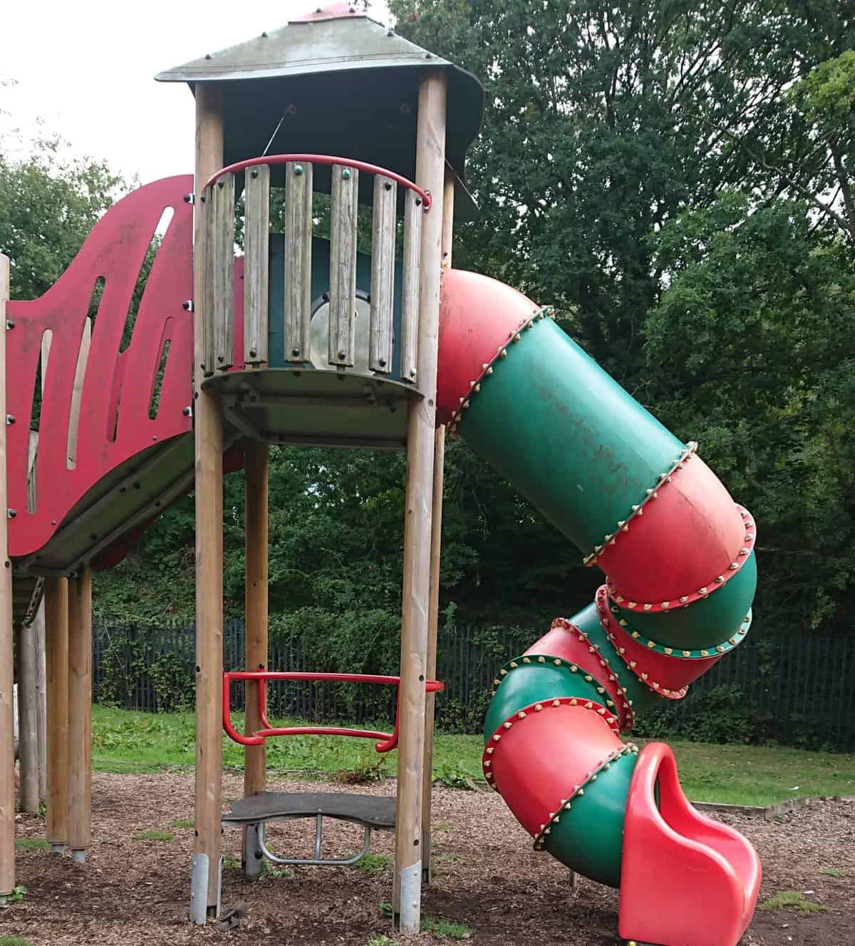 Queen Elizabeth Park playground, Farnborough, Hampshire freeparks.co.uk