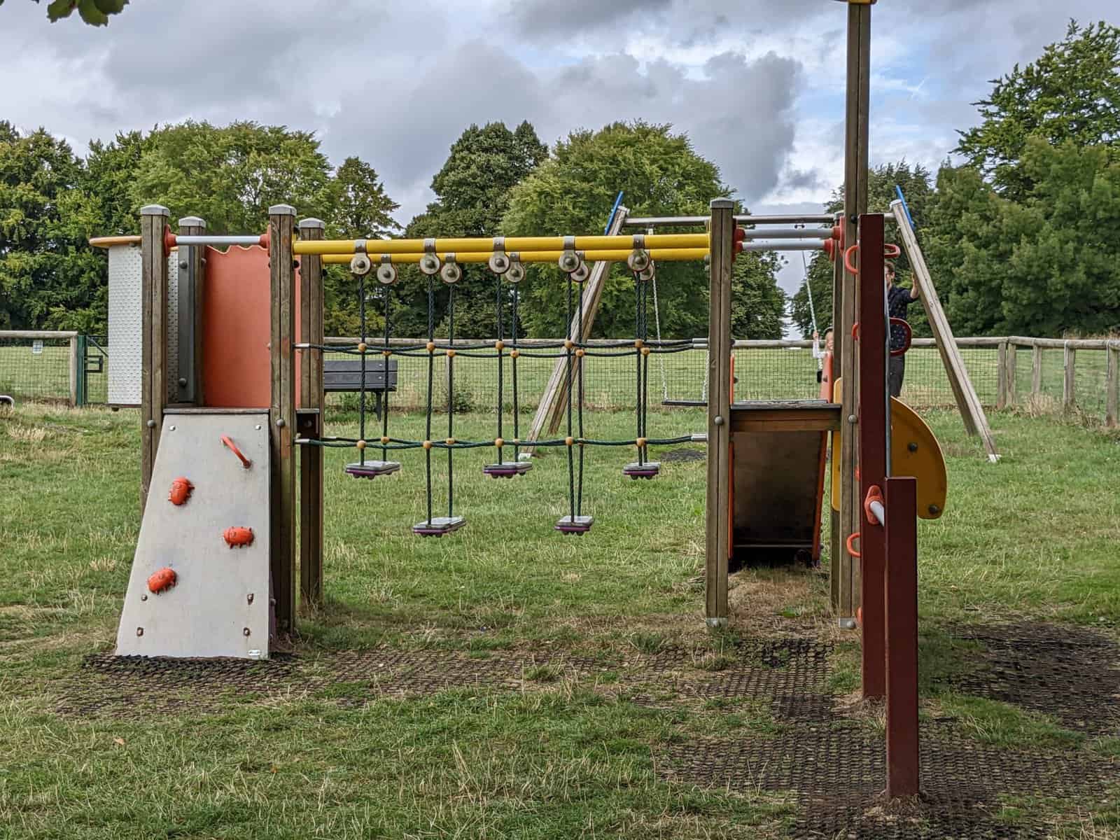 Farnham Park St James' Avenue Play Area, Farnham, Surrey freeparks.co.uk